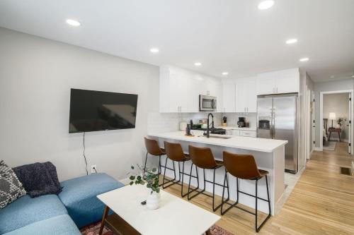 2BR in Heart of Queen Village walk to everything — 4-Star Luxury Hotel in Philadelphia, United States