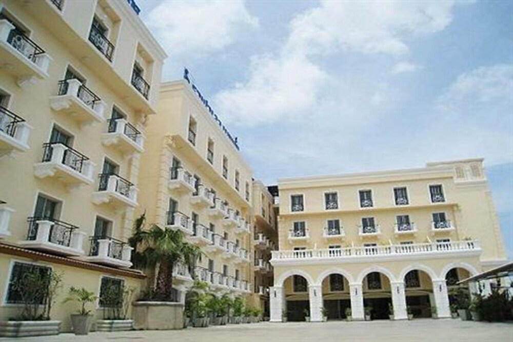 Rafael Hotel and Mansion Bangkok SHA Extra Plus Certified — hotel near Suvarnabhumi Airport