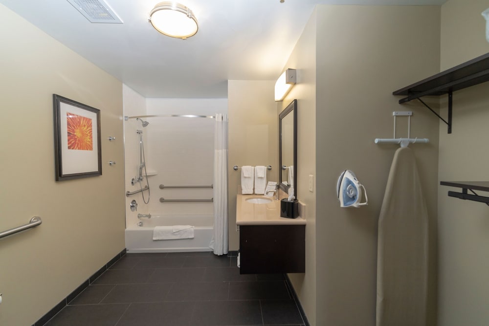 Staybridge Suites Marquette by IHG - photo 13