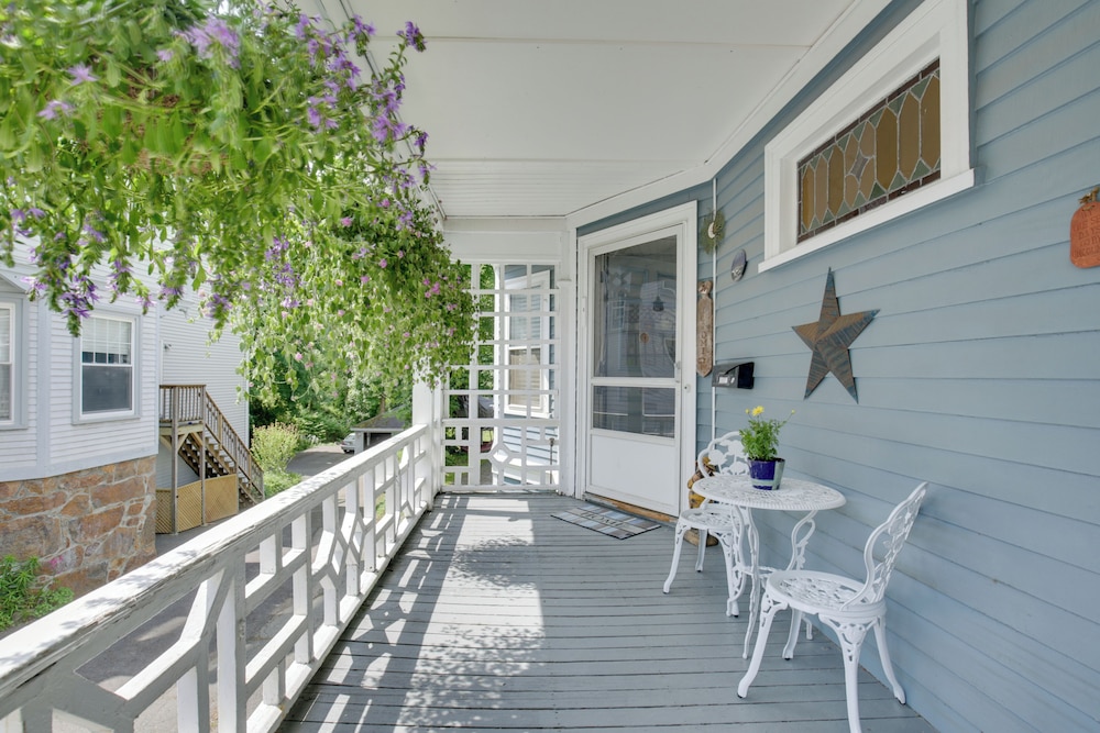 Quaint Beverly Townhome Walk To Beach And Downtown 17919365 — Beverly