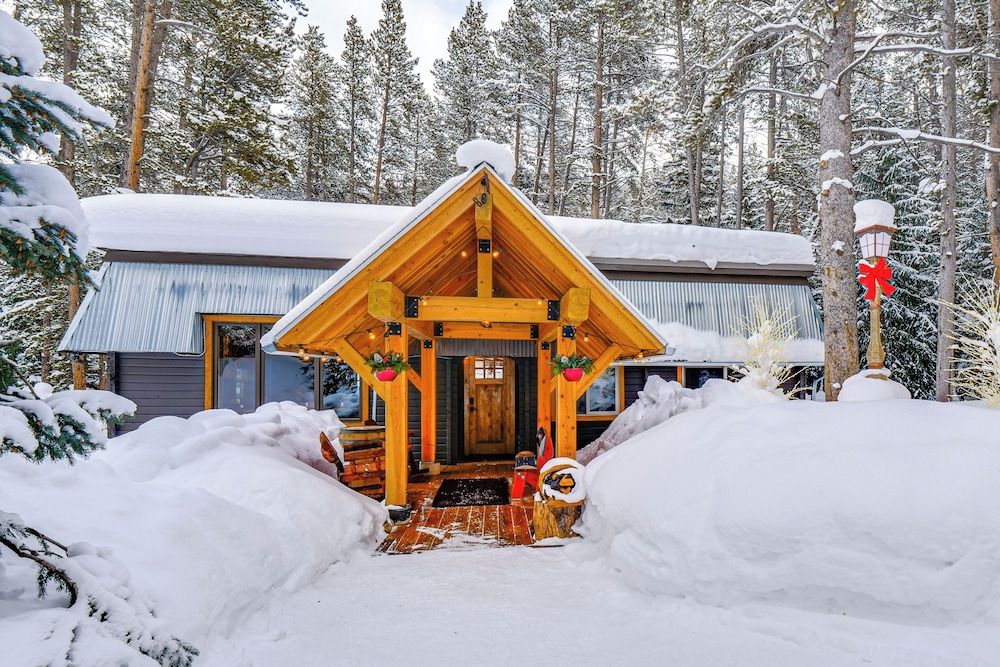 5 Mi to Breckenridge Ski Resort: Cozy Wood Cabin - photo 2