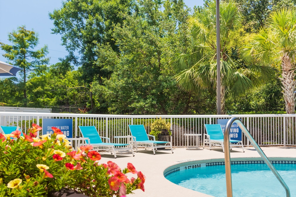 Holiday Inn Express Charleston by IHG - photo 22