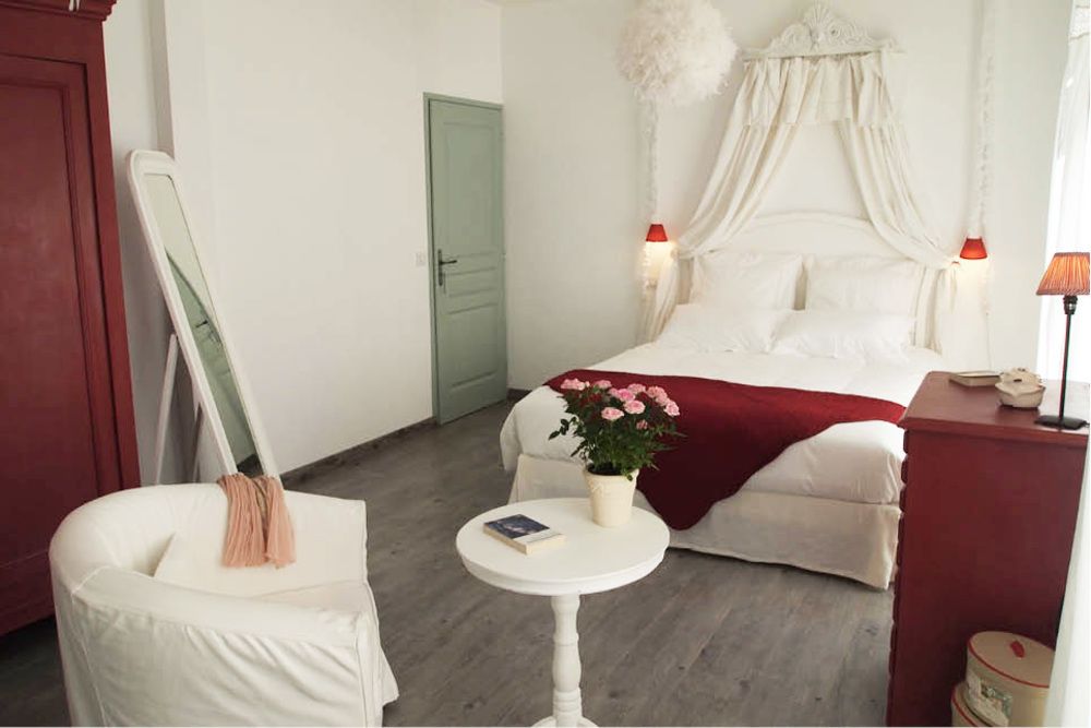 L'Oréliane — 4-Star Luxury Hotel in Chateauneuf-De-Gadagne, France