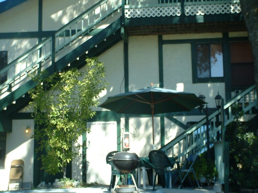 The 10th Green Inn - photo 14