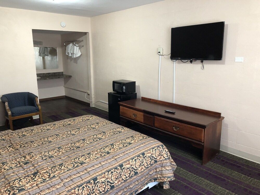 Town Motel - photo 10