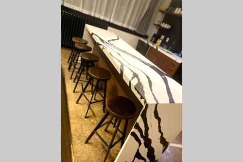 3E New Apt 5 min from Downtown 3E Sleeps 6 — 4-Star Luxury Hotel in Pittsburgh, United States