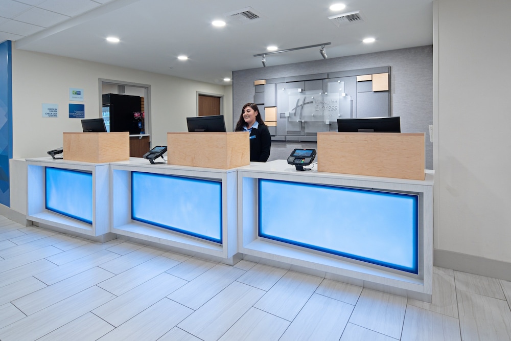 Holiday Inn Express & Suites Seattle Sea Tac Airport - photo 42