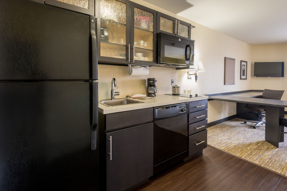Candlewood Suites Midwest City by IHG - photo 20