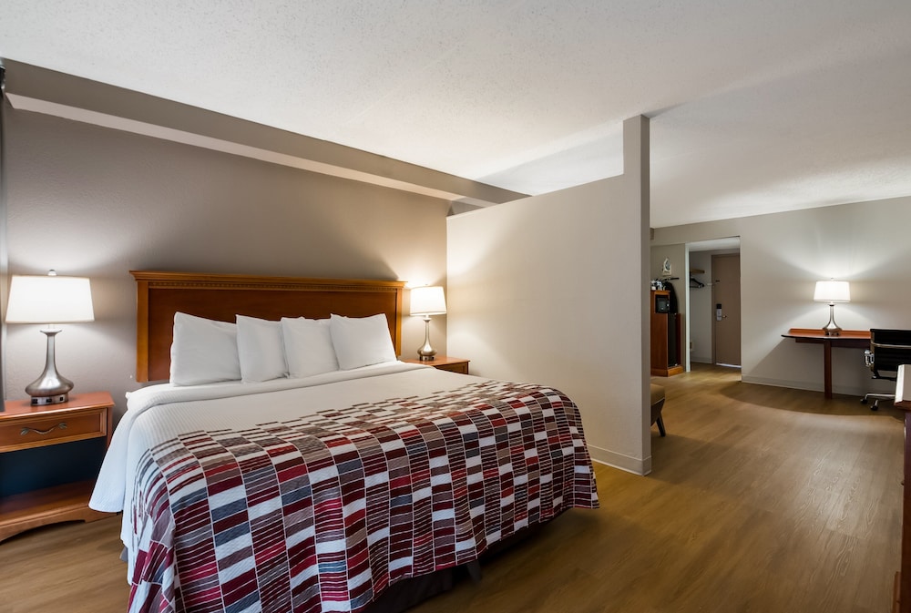 Red Roof Inn & Suites Newark University - photo 24