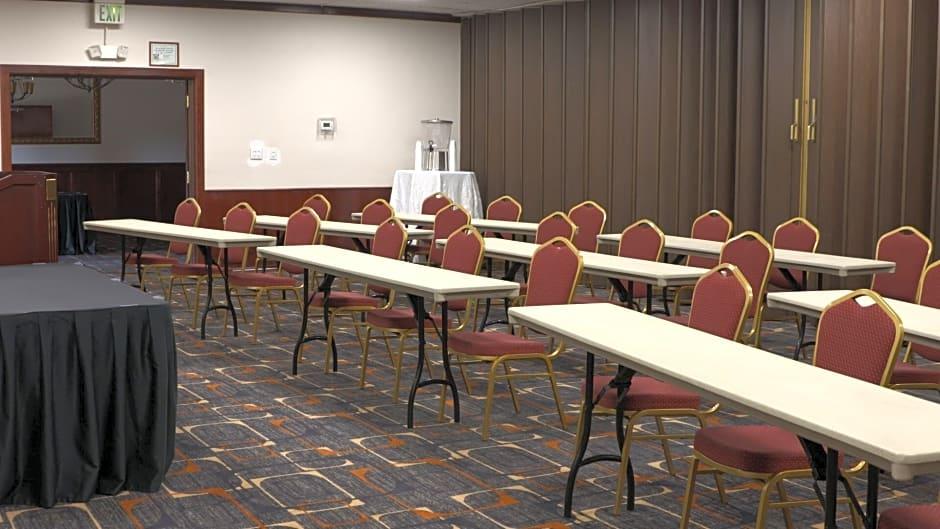 Ramada by Wyndham Medford Hotel and Conference Center - photo 25