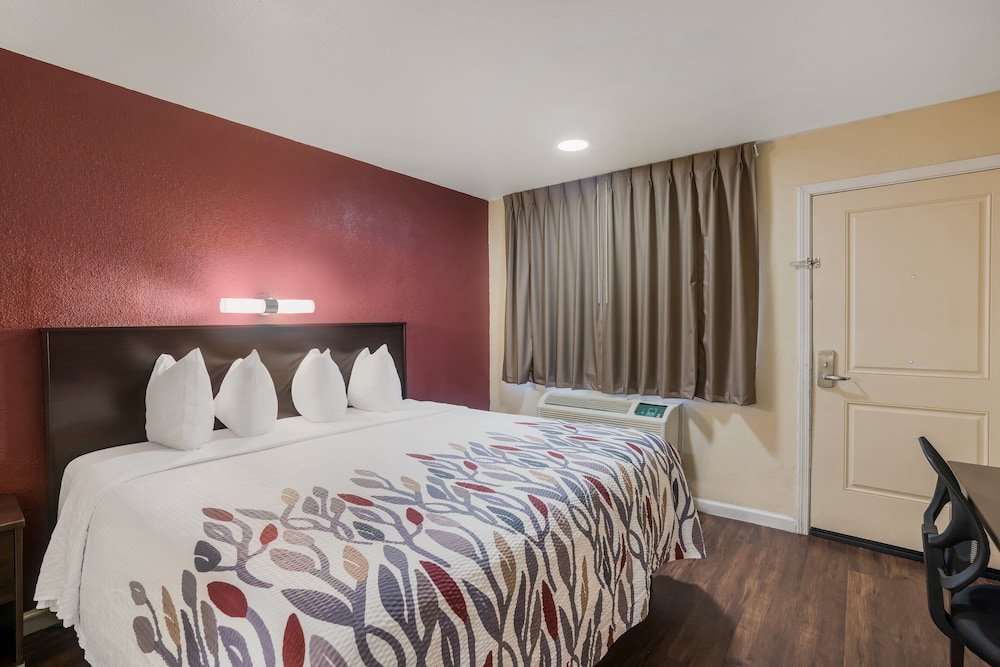 Red Roof Inn Stockton - photo 6