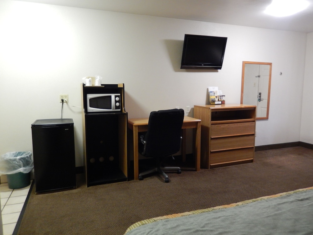Pearsall Executive Inn - photo 9