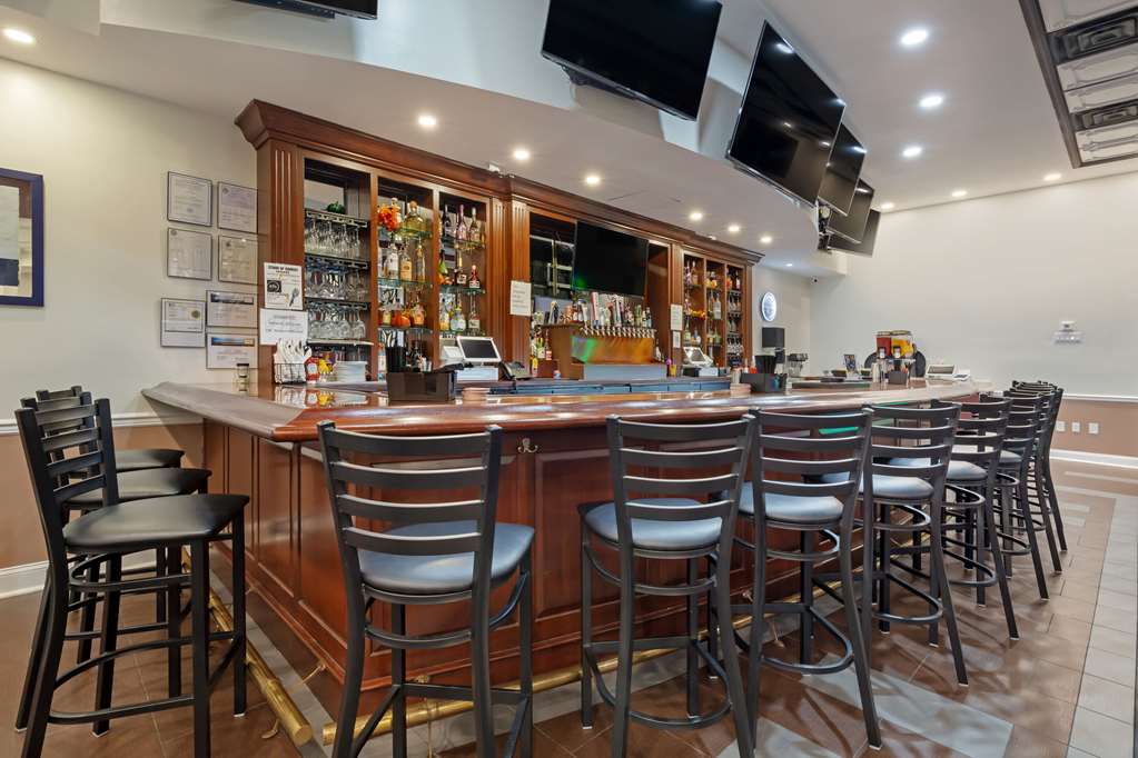 Clarion Hotel & Suites BWI Airport North - photo 40