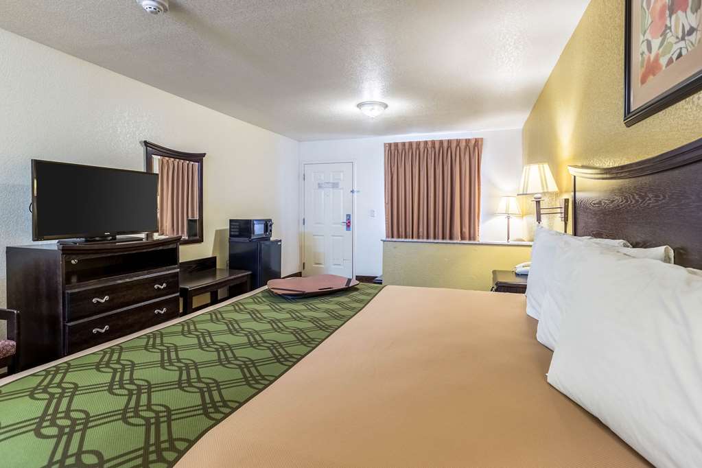 Econo Lodge Inn & Suites Searcy - photo 16