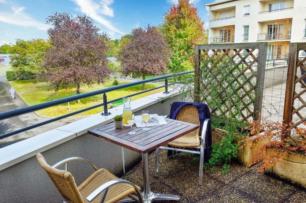 Domitys Les Rives du Cher — hotel in Montlucon