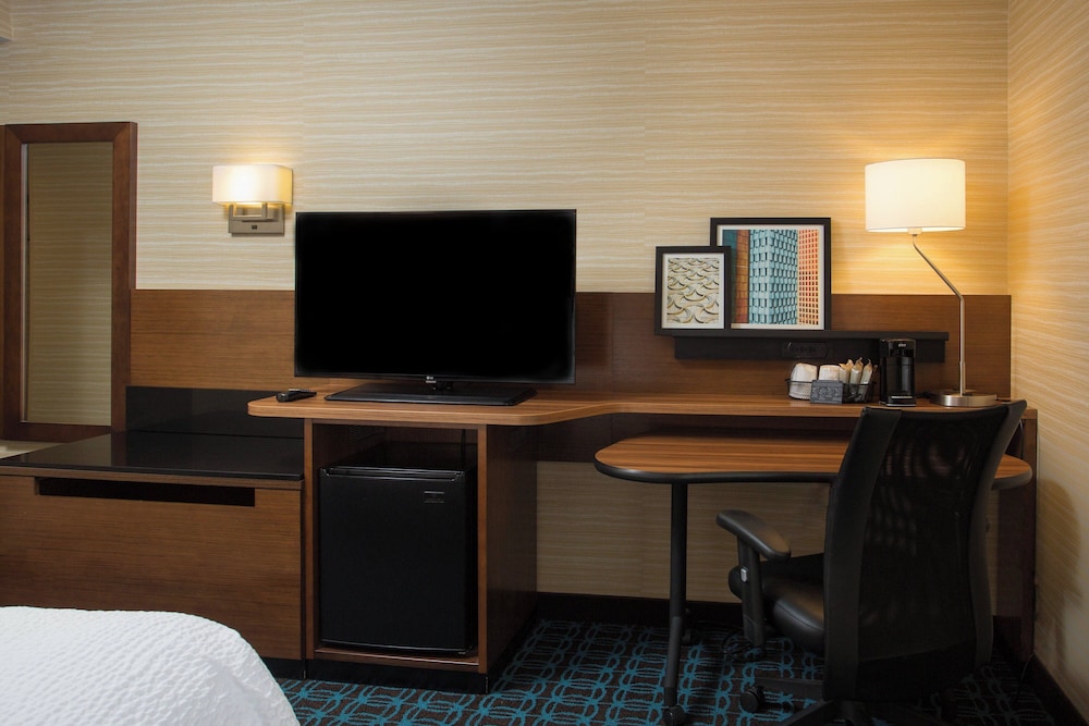 Fairfield Inn by Marriot Manchester Boston Regional Airport - photo 11
