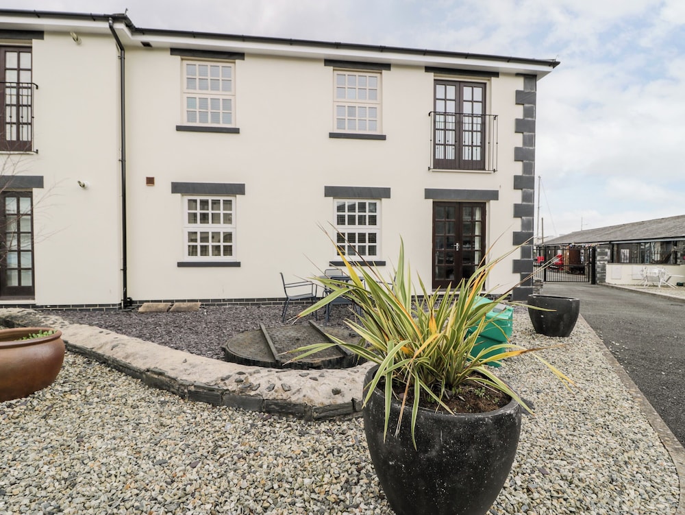 Whistle Stop Apartment — 4-Star Luxury Hotel in Porthmadog, United Kingdom