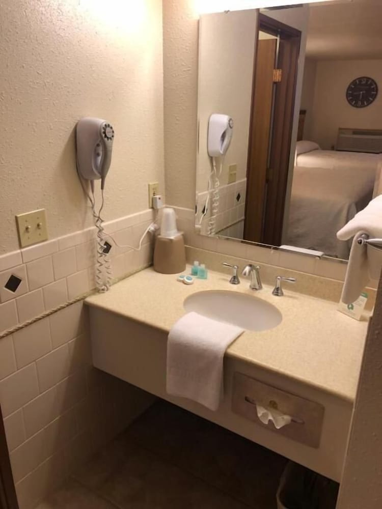 Yellowstone Village Inn and Suites - photo 8