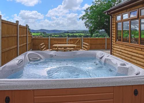 Heart Of Wales Lodges — Penybont