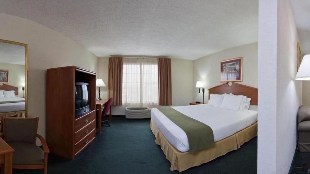 Holiday Inn Express & Suites Vinita by IHG - photo 5