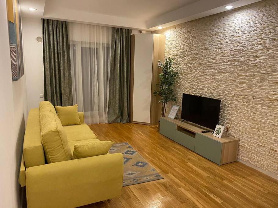 Liberty Deluxe Apartment Cosmopolis — 4-Star Luxury Hotel in Tunari, Romania