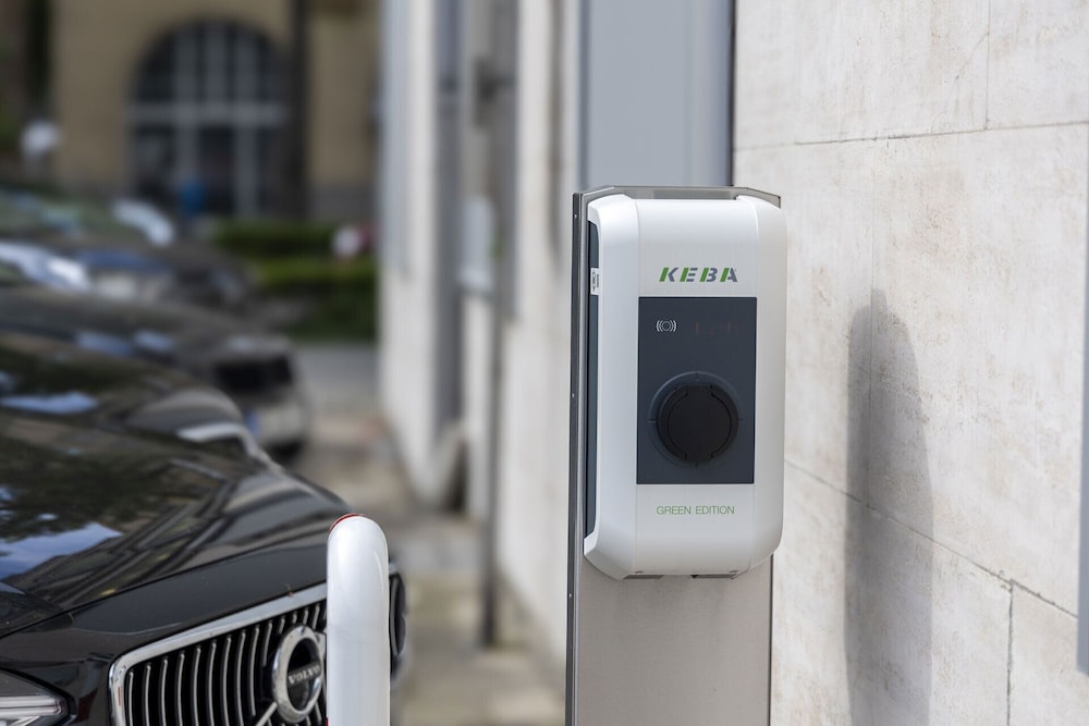 Electric vehicle charging station