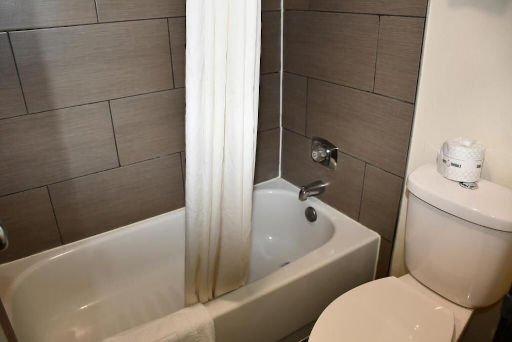 Stillwater Inn & Suites - photo 20