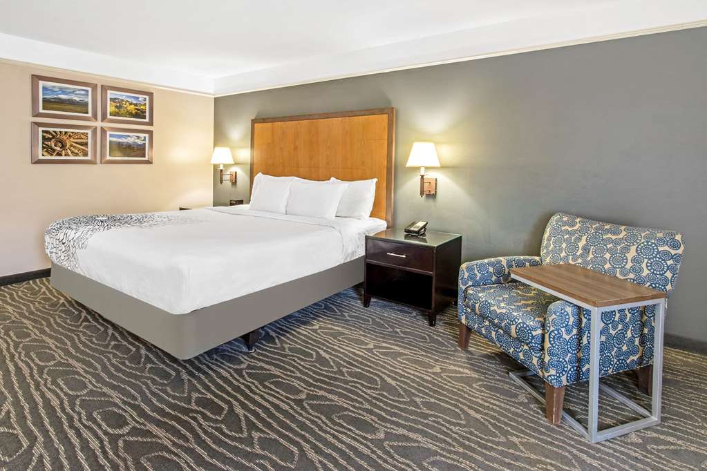 La Quinta Inn & Suites by Wyndham Ruidoso Downs - photo 24