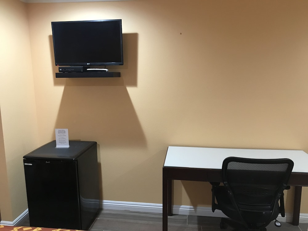 Executive Suites Inn - photo 5