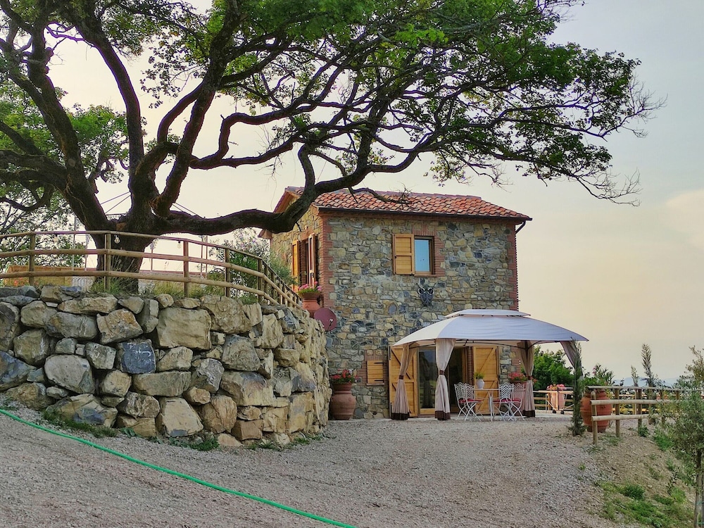 New Tuscan Villa With Pool — 4-Star Luxury Hotel in Castelnuovo Di Val Di Cecina, Italy