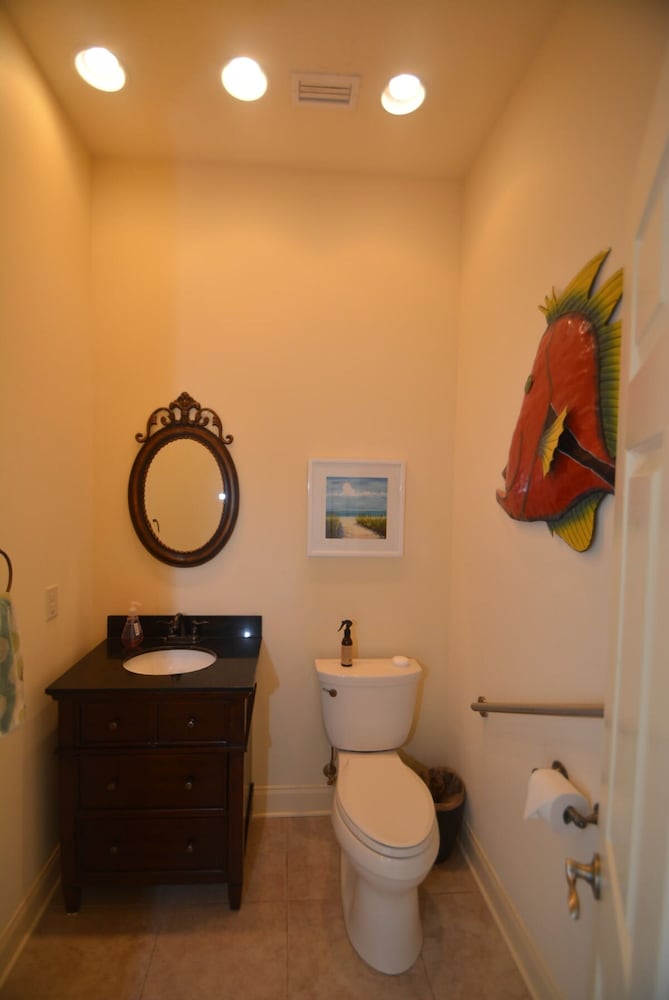 Ocean View Paradise Steps away from the Beach Will Accommodate Up To 10 People including 1 3 Fa - photo 51