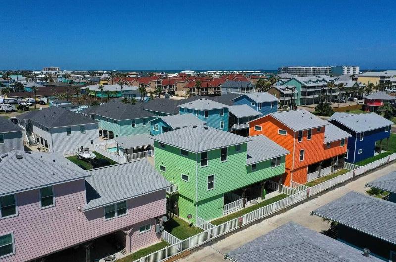 Reel Life Dreams by Avantstay Pool Near Beach - photo 4
