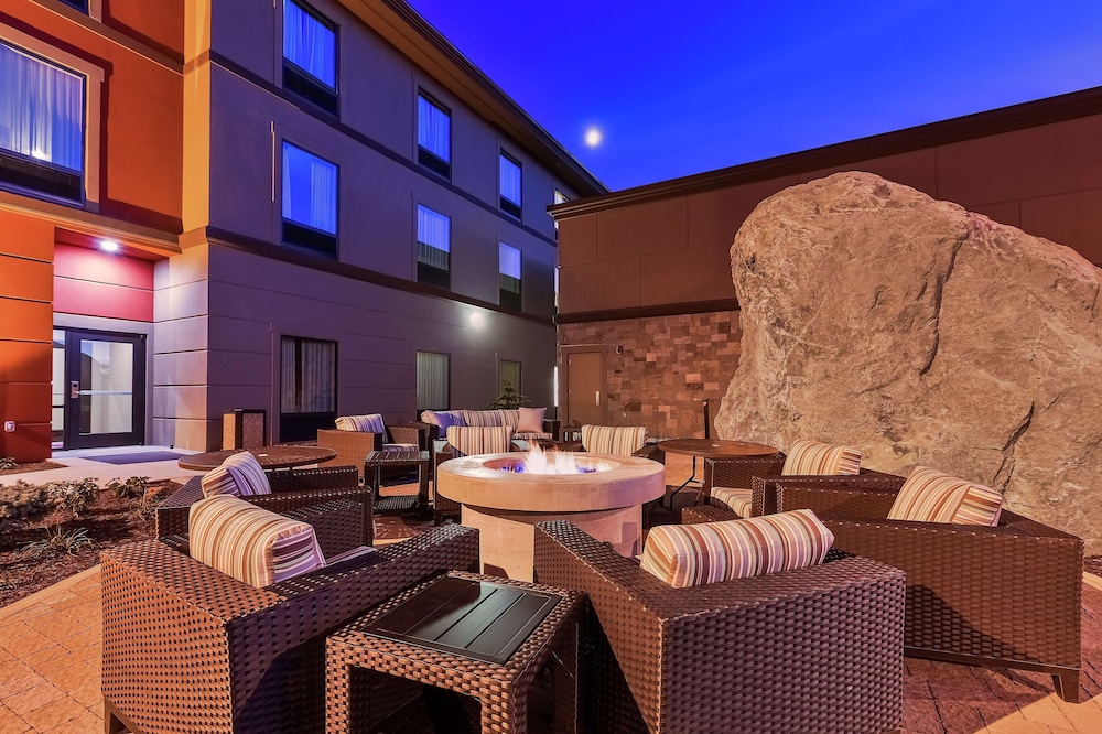 Hampton Inn & Suites Bend - photo 52