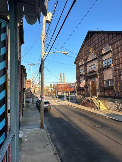Unique Artsy 2 Bdrm Apt 1.5 mi from Downtown — 4-Star Luxury Hotel in Pittsburgh, United States