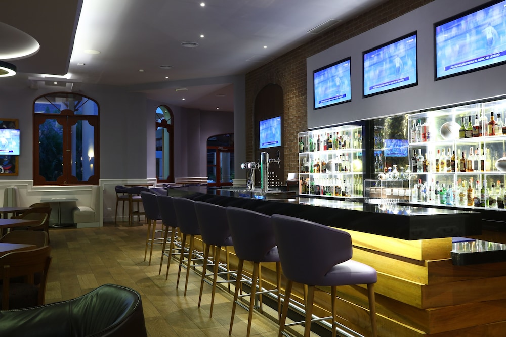 Sports bar