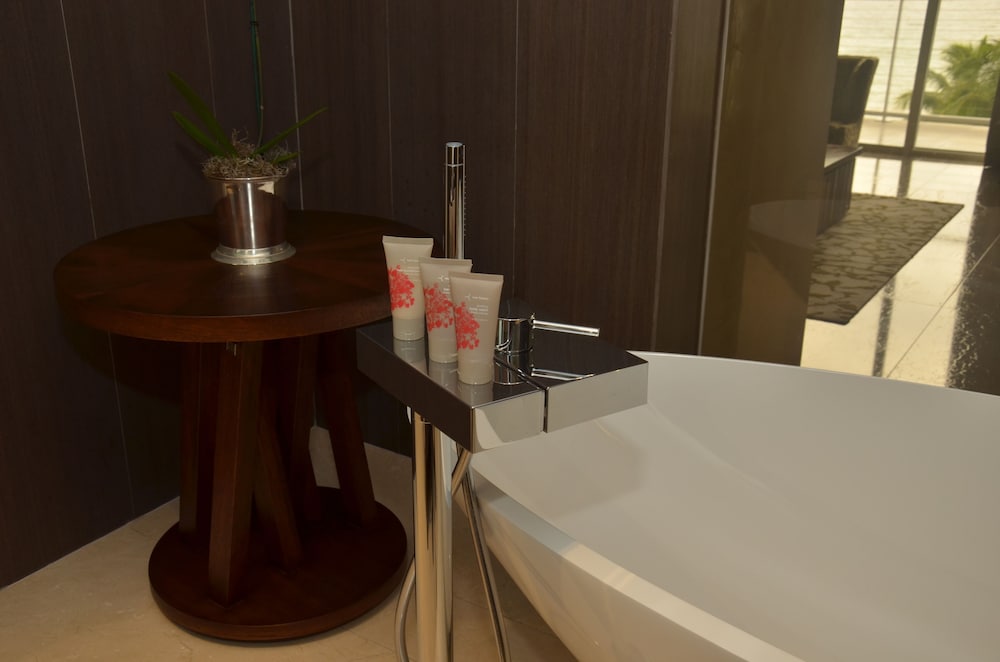 Royal Blues Hotel - photo 18