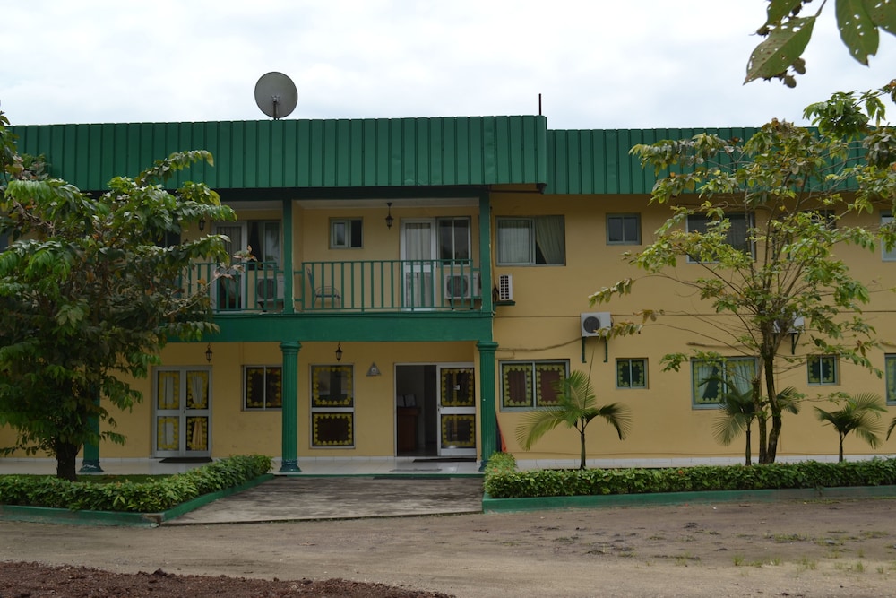 L’Aquarius Marina 2000 in Douala, Cameroon