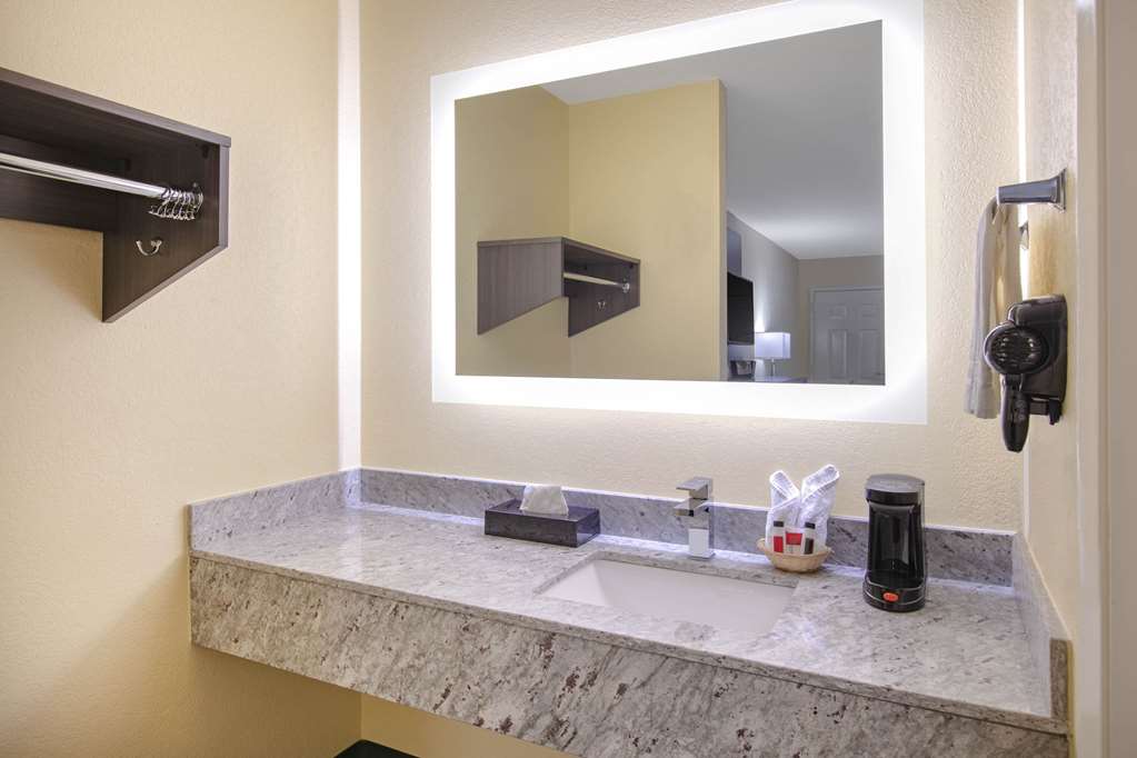 Days Inn by Wyndham Waco Near Downtown University - photo 32