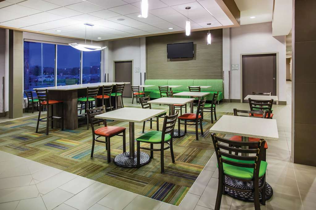 La Quinta Inn & Suites by Wyndham St. Paul Woodbury - photo 30
