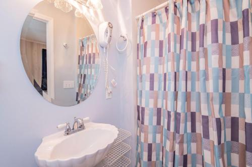 Dip Inn by Oak Island Accommodations - photo 19
