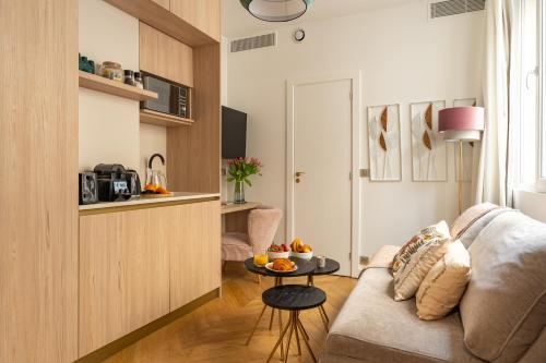 Romantic Getaway Le Marais with AC - last minute hotel in Paris