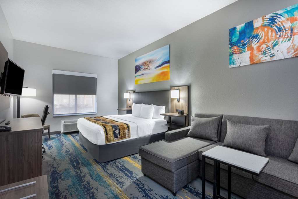 La Quinta Inn & Suites by Wyndham Tampa Central - photo 20