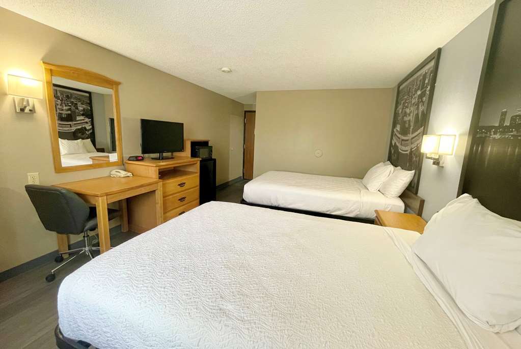 Super 8 by Wyndham St. Clair MO - photo 12