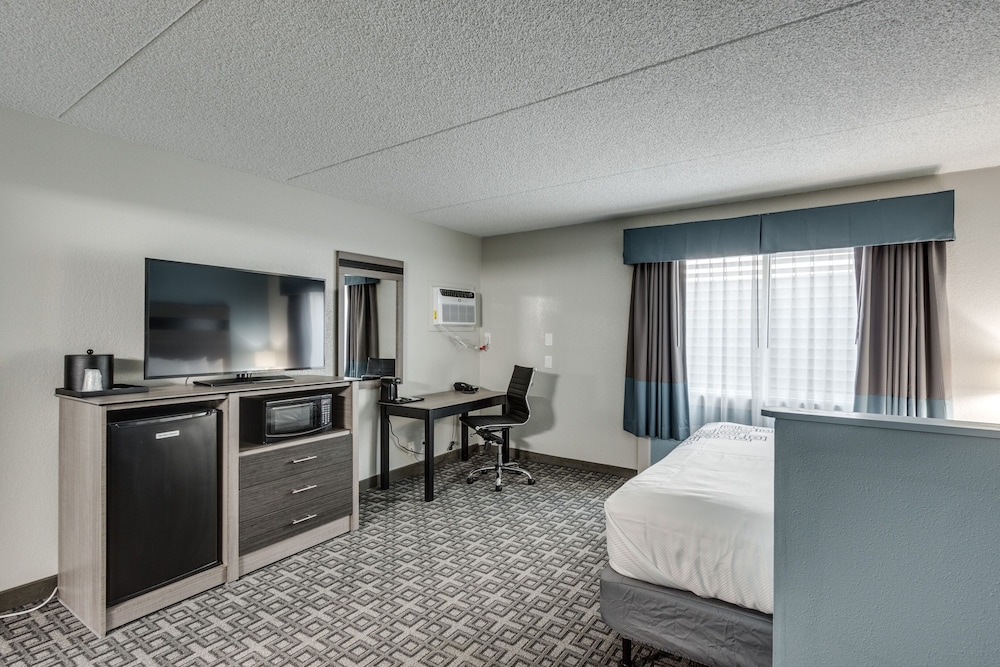 Days Inn & Suites by Wyndham Spokane - photo 14