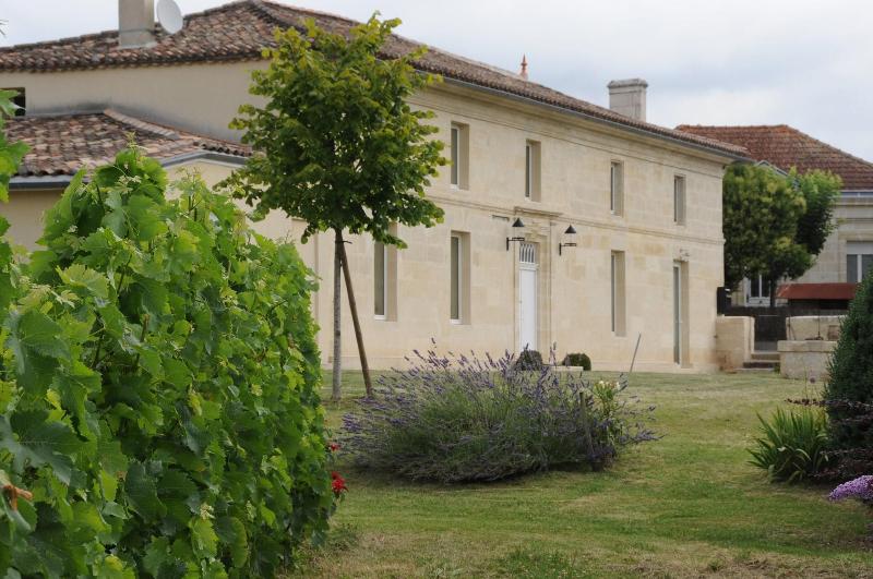 Clos Monicord - carbon neutral hotel in Fronsac