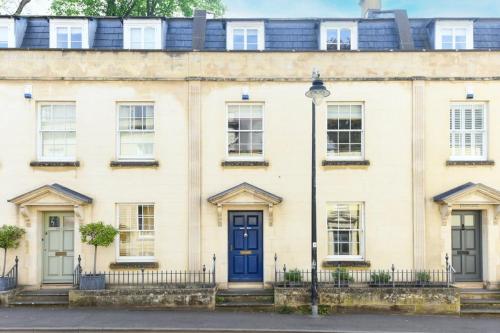 Spacious Townhouse Private Parking Central Wells — 4-Star Luxury Hotel in Wells, United Kingdom