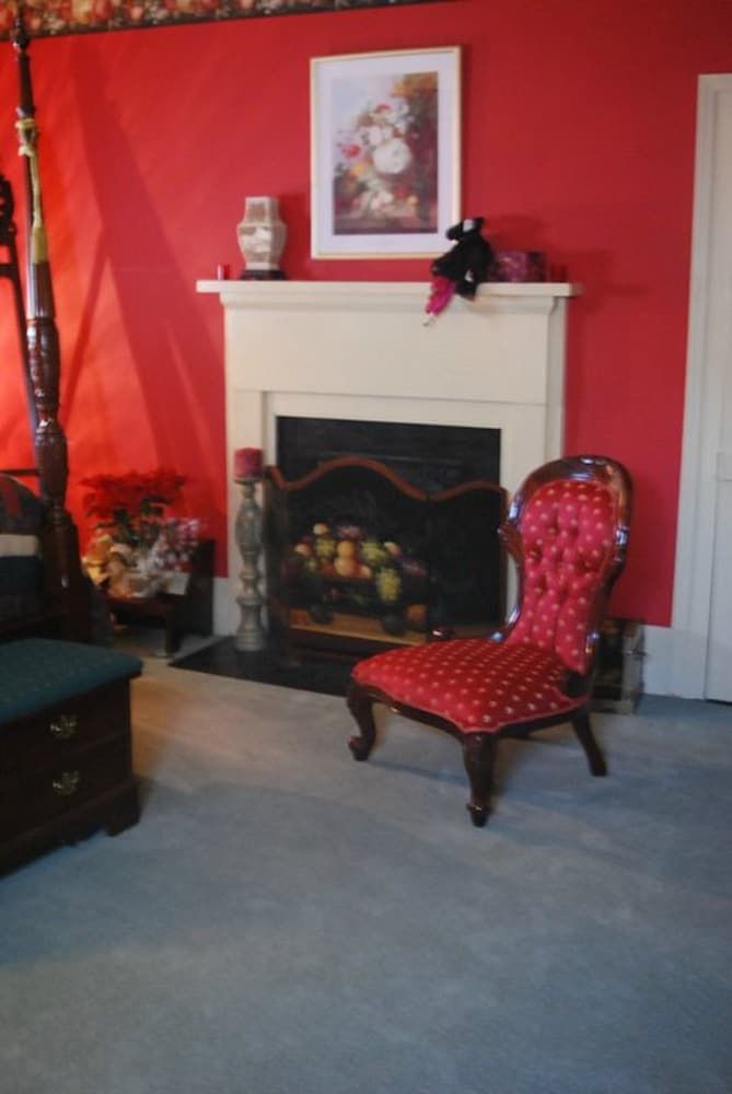 Commodore Bed and Breakfast - photo 17