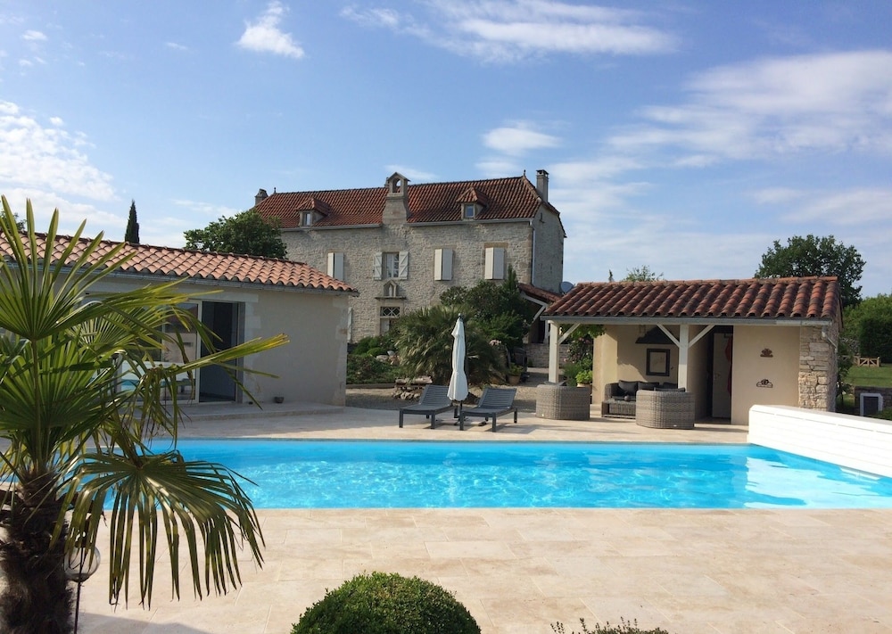 Au Couvent - carbon neutral hotel in Cajarc