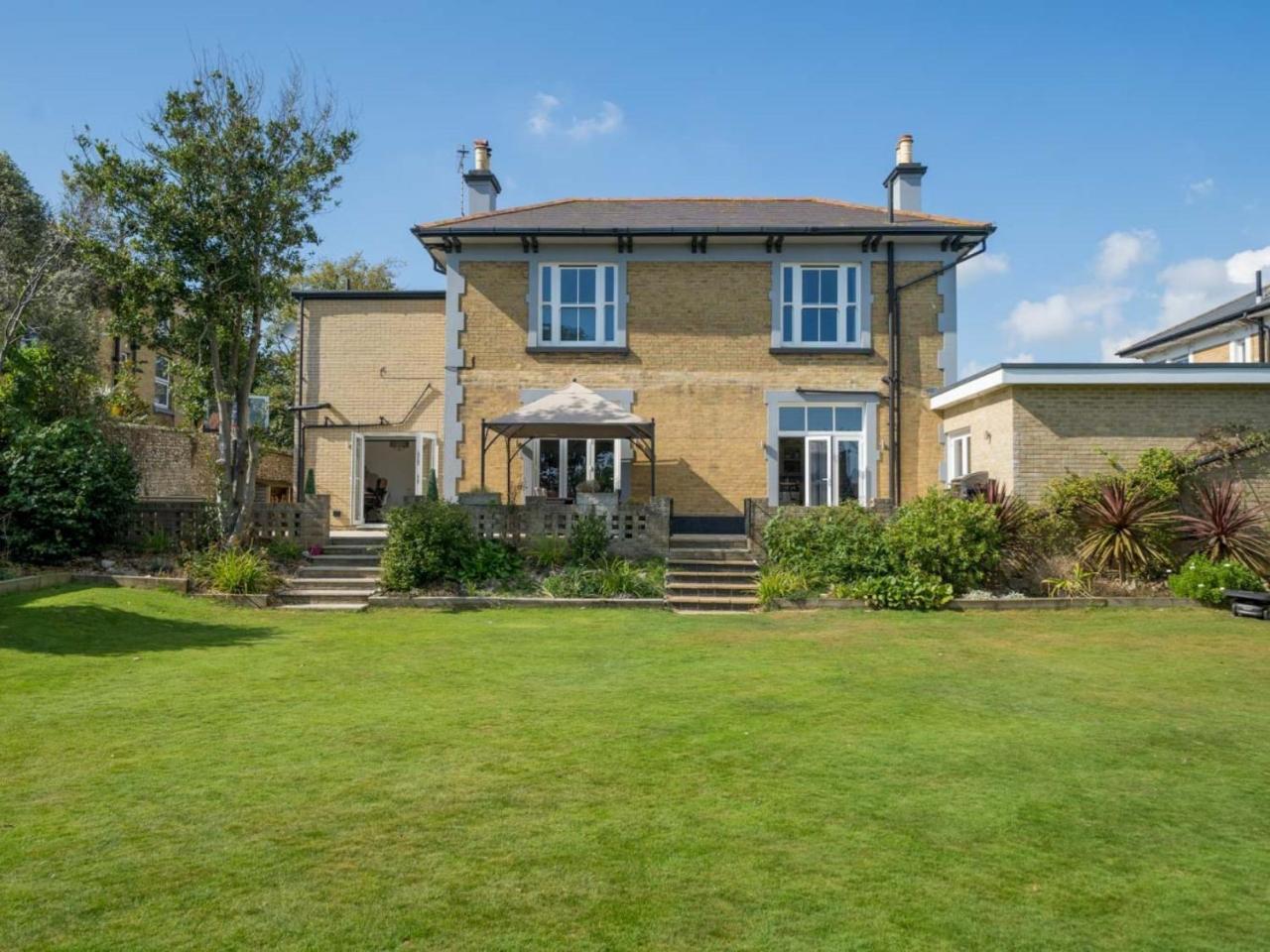 5 Bed in Sandown oc 87008 in Sandown, United Kingdom