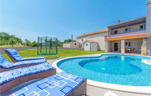 Cozy Home In Bratulici With Kitchen — 4-Star Luxury Hotel in Marcana, Croatia